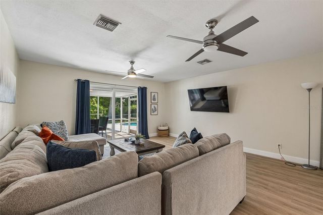 3282 HONEYSUCKLE RD, Largo, FL 33770