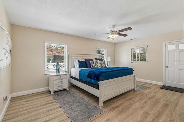 3282 HONEYSUCKLE RD, Largo, FL 33770