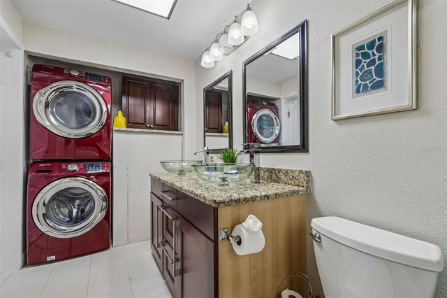 3282 HONEYSUCKLE RD, Largo, FL 33770