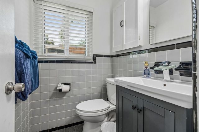 3282 HONEYSUCKLE RD, Largo, FL 33770