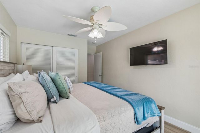 3282 HONEYSUCKLE RD, Largo, FL 33770