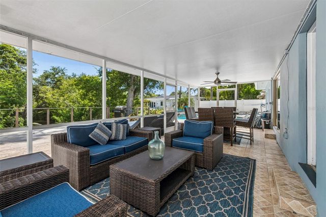 3282 HONEYSUCKLE RD, Largo, FL 33770