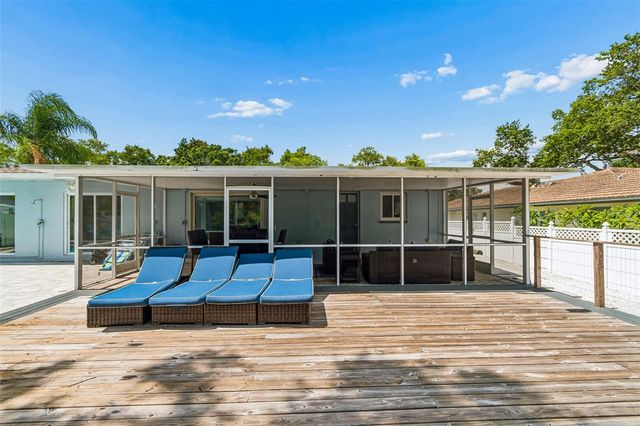 3282 HONEYSUCKLE RD, Largo, FL 33770