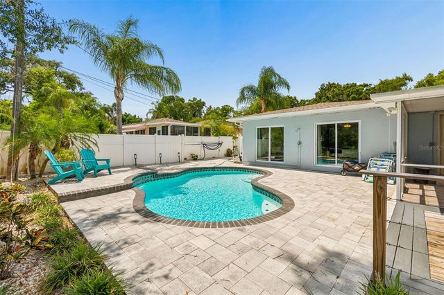 3282 HONEYSUCKLE RD, Largo, FL 33770