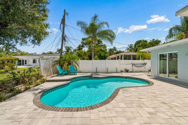 3282 HONEYSUCKLE RD, Largo, FL 33770