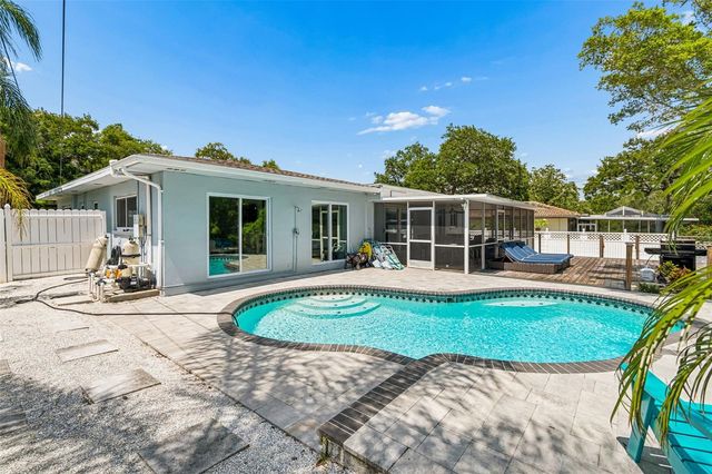3282 HONEYSUCKLE RD, Largo, FL 33770