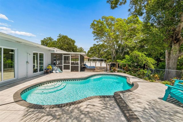 3282 HONEYSUCKLE RD, Largo, FL 33770