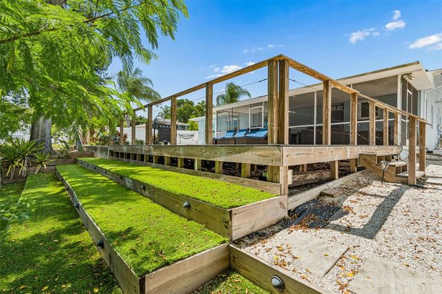 3282 HONEYSUCKLE RD, Largo, FL 33770