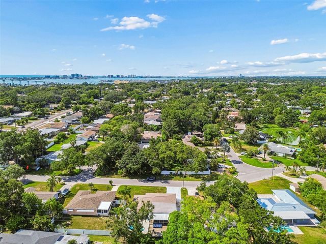 3282 HONEYSUCKLE RD, Largo, FL 33770