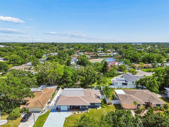3282 HONEYSUCKLE RD, Largo, FL 33770