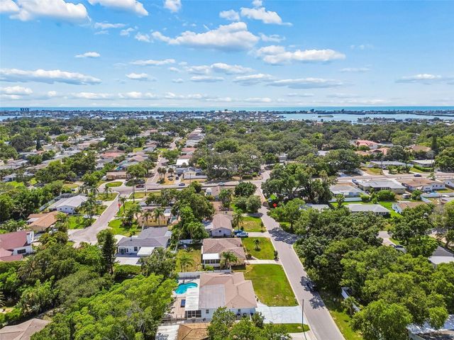 3282 HONEYSUCKLE RD, Largo, FL 33770