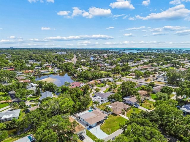 3282 HONEYSUCKLE RD, Largo, FL 33770