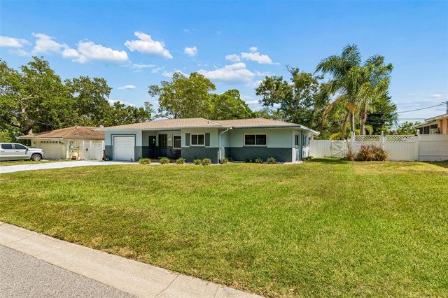 3282 HONEYSUCKLE RD, Largo, FL 33770