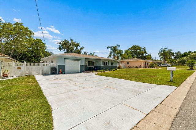 3282 HONEYSUCKLE RD, Largo, FL 33770