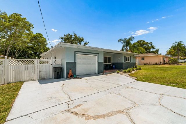 3282 HONEYSUCKLE RD, Largo, FL 33770