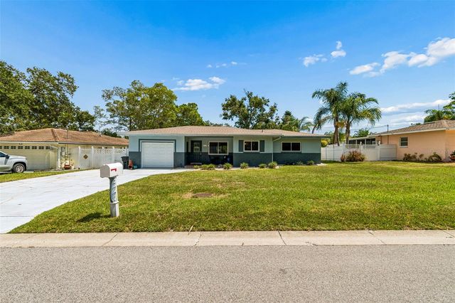 3282 HONEYSUCKLE RD, Largo, FL 33770