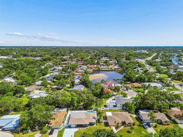 3282 HONEYSUCKLE RD, Largo, FL 33770