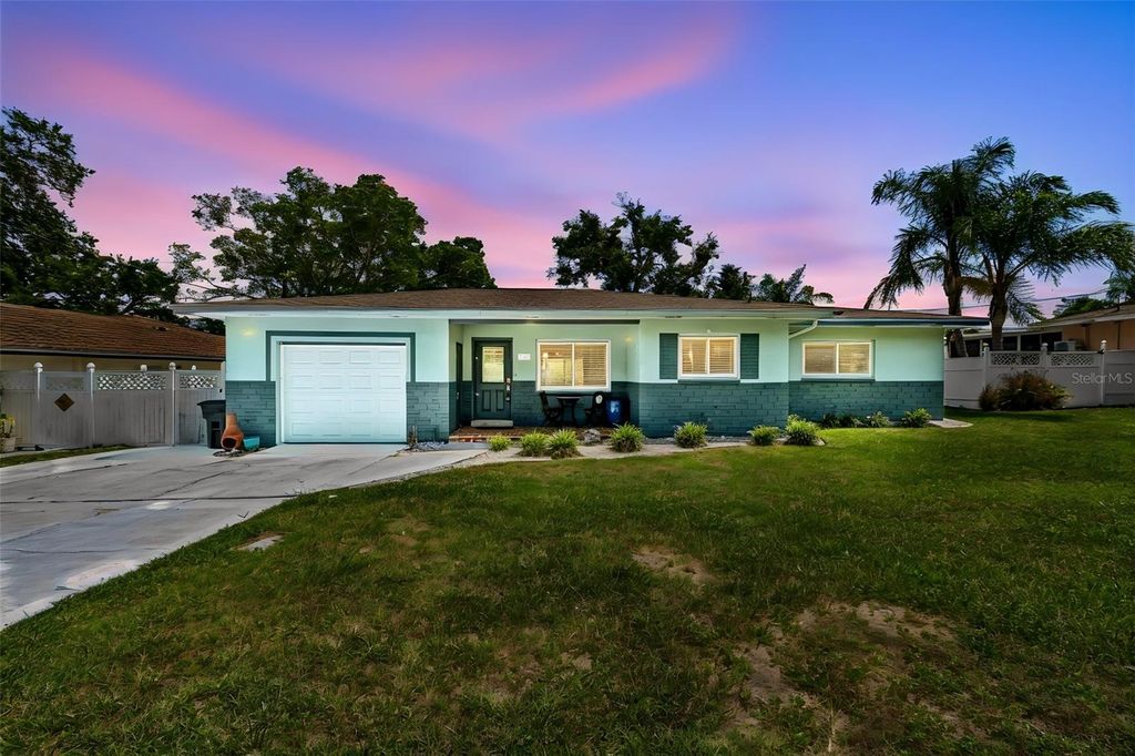 3282 HONEYSUCKLE RD, Largo, FL 33770