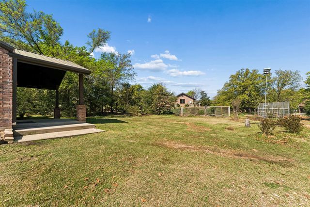 7430 Dawn Avenue, Pilot Point, TX 76258