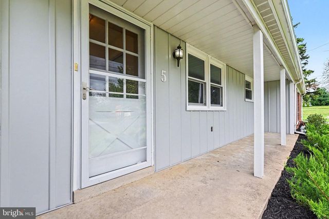 5 GREENWAY DR, Mechanicsburg, PA 17055