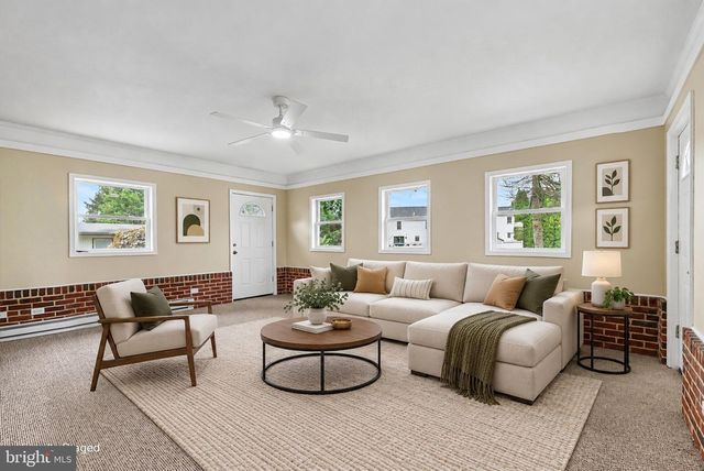 5 GREENWAY DR, Mechanicsburg, PA 17055