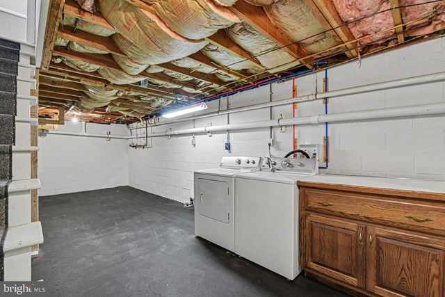 5 GREENWAY DR, Mechanicsburg, PA 17055