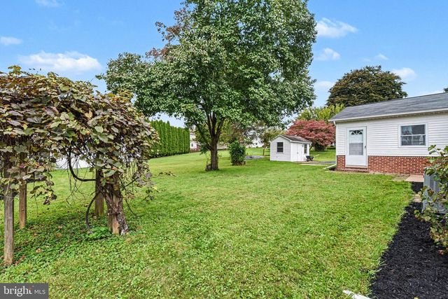 5 GREENWAY DR, Mechanicsburg, PA 17055