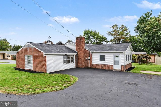 5 GREENWAY DR, Mechanicsburg, PA 17055