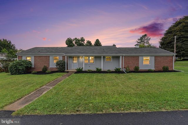 5 GREENWAY DR, Mechanicsburg, PA 17055