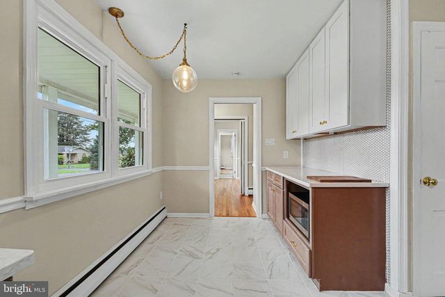 5 GREENWAY DR, Mechanicsburg, PA 17055