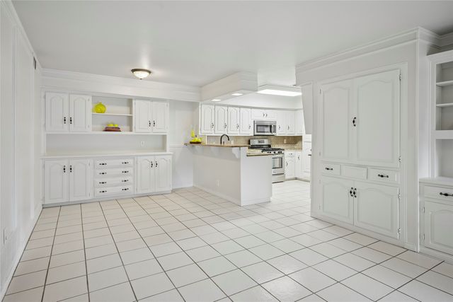 10504 Berry Knoll Drive, Dallas, TX 75230
