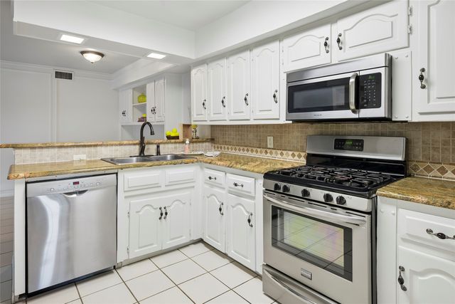 10504 Berry Knoll Drive, Dallas, TX 75230