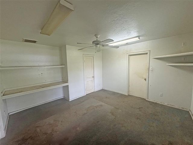 201 Luciana Street, Clute, TX 77531