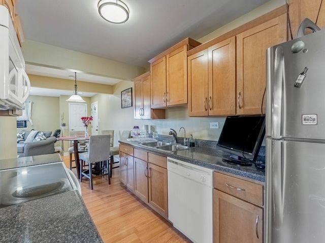 4215 S HARLEM Avenue 8, Stickney, IL 60402