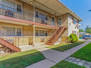 4215 S HARLEM Avenue 8, Stickney, IL 60402