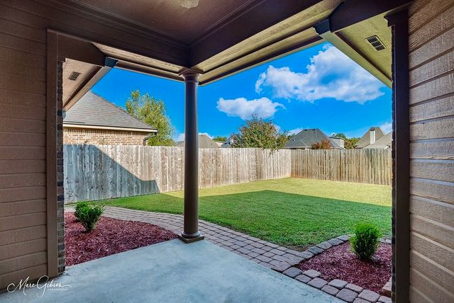 619 Bitter Pecan Dr., Bossier City, LA 71111