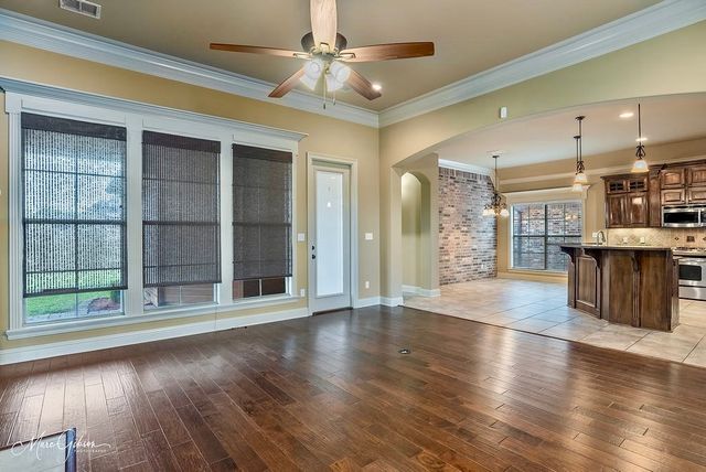 619 Bitter Pecan Dr., Bossier City, LA 71111