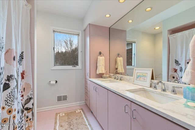 5 Tara Court, Holmdel, NJ 07733