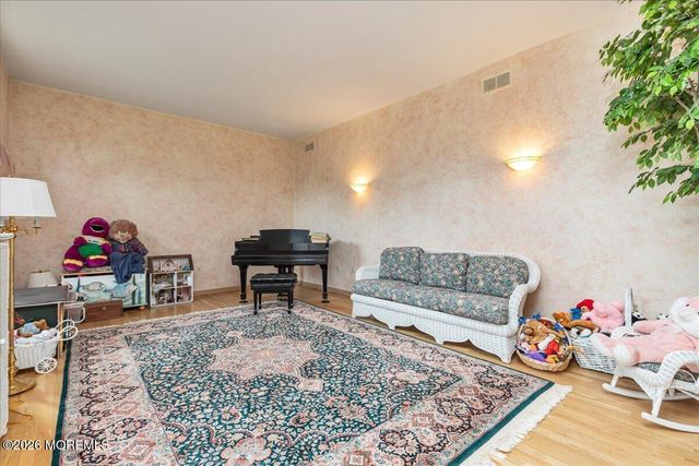 5 Tara Court, Holmdel, NJ 07733