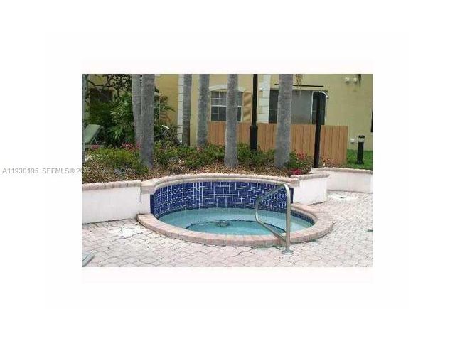 2880 N Oakland Forest Dr 107, Oakland Park, FL 33309