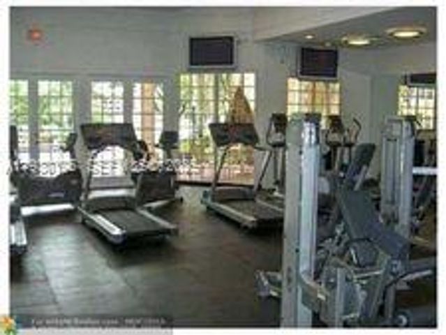 2880 N Oakland Forest Dr 107, Oakland Park, FL 33309