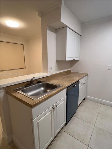 2880 N Oakland Forest Dr 107, Oakland Park, FL 33309