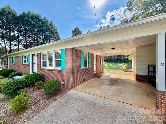 425 Bost Road, Morganton, NC 28655