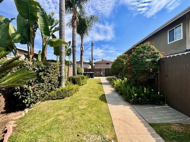 17102 Emerald E, Huntington Beach, CA 92647