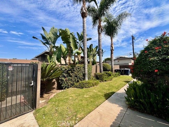 17102 Emerald E, Huntington Beach, CA 92647