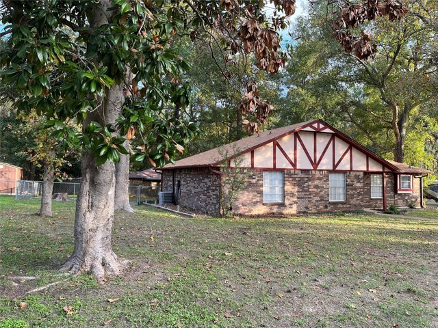 3661 Youpon Street, Huntsville, TX 77340