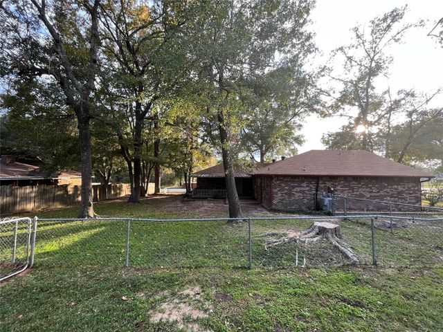 3661 Youpon Street, Huntsville, TX 77340