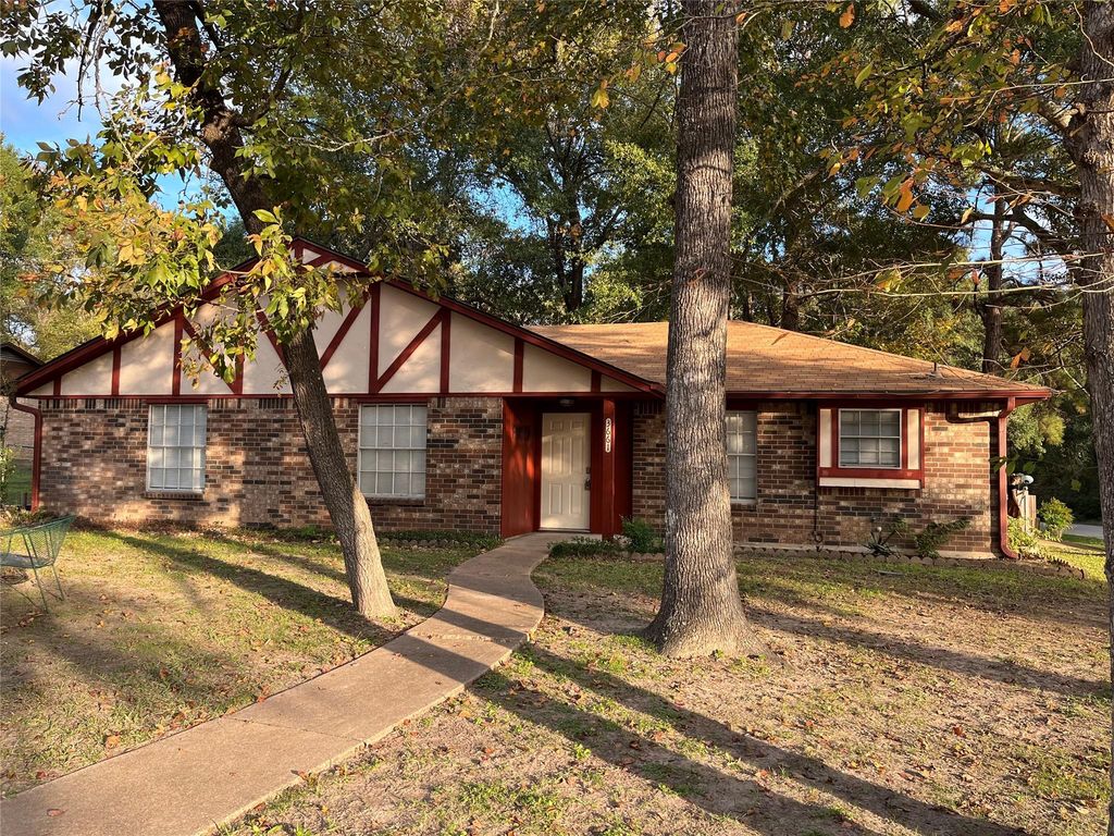 3661 Youpon Street, Huntsville, TX 77340