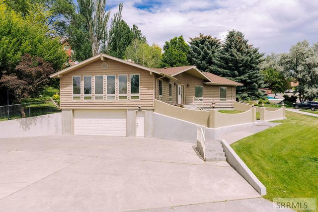 2255 E Greenbrier Drive, Idaho Falls, ID 83404