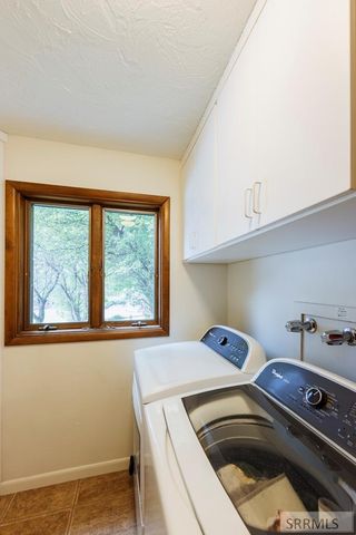 2255 E Greenbrier Drive, Idaho Falls, ID 83404
